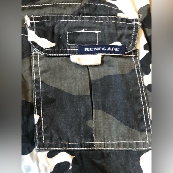Renegade Camo Cargo Shorts Size 38 - Picture 6 of 8
